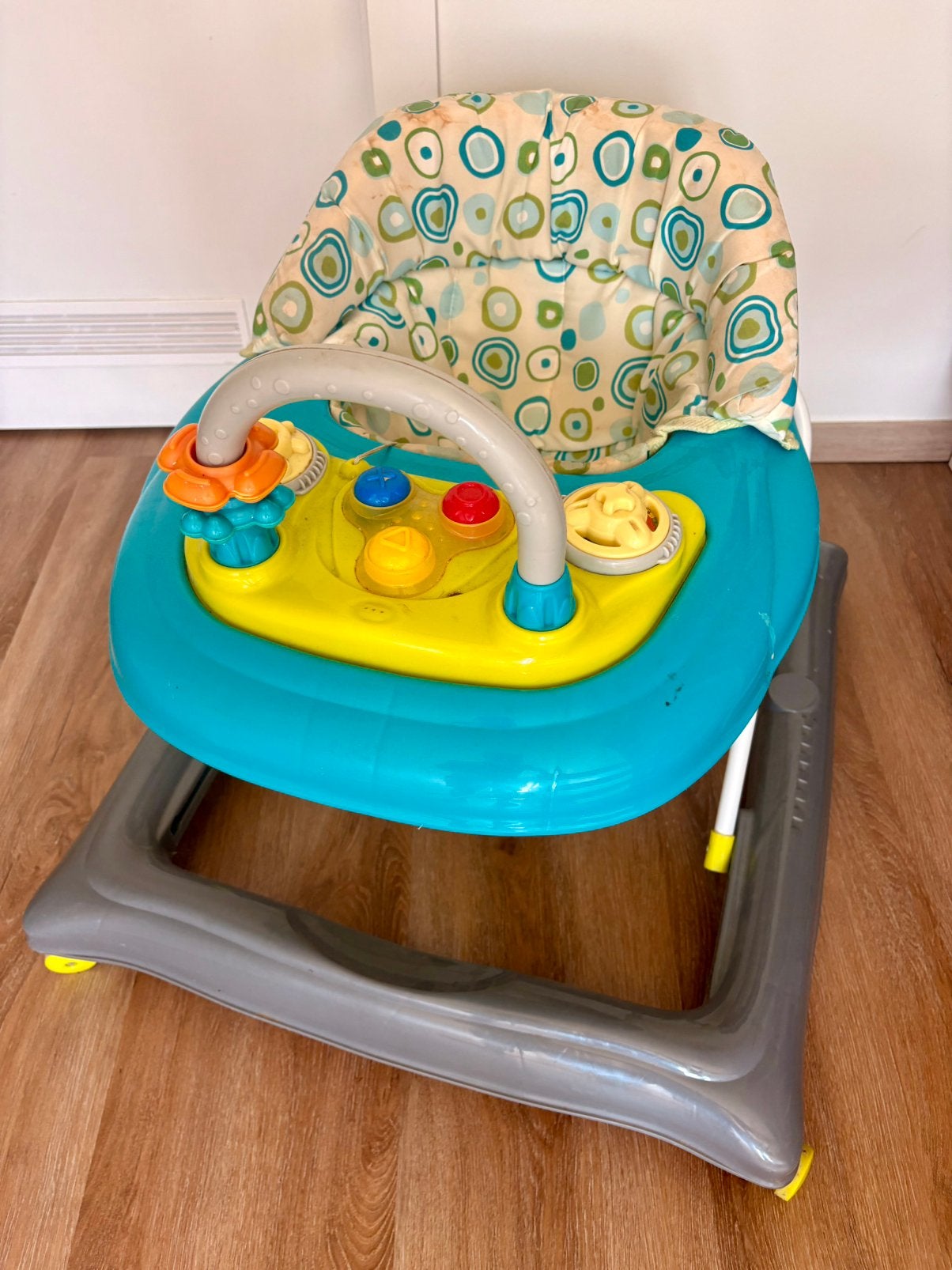 Baby walker met uitneembare speeltafel, Enlèvement, Utilisé, Avec ceinture(s)