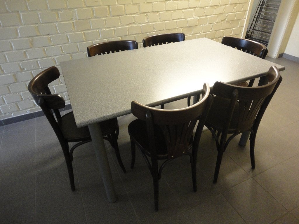 Tafel 1,40 x 0.9 x 1.77 en 6 houten stoelen met gebogen rug, Ophalen, 50 tot 100 cm, Zo goed als nieuw, Vijf personen of meer