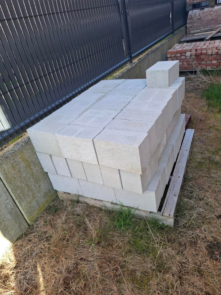 Betonblokken, Ophalen