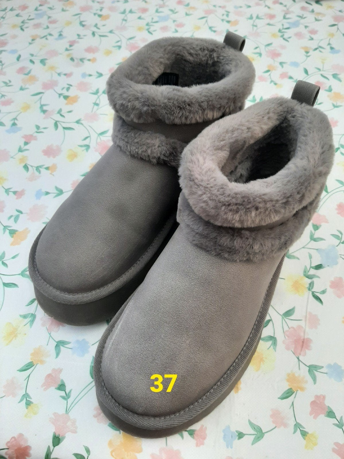 warme uggs, Kinderen en Baby's, Kinderkleding | Schoenen en Sokken, Ophalen