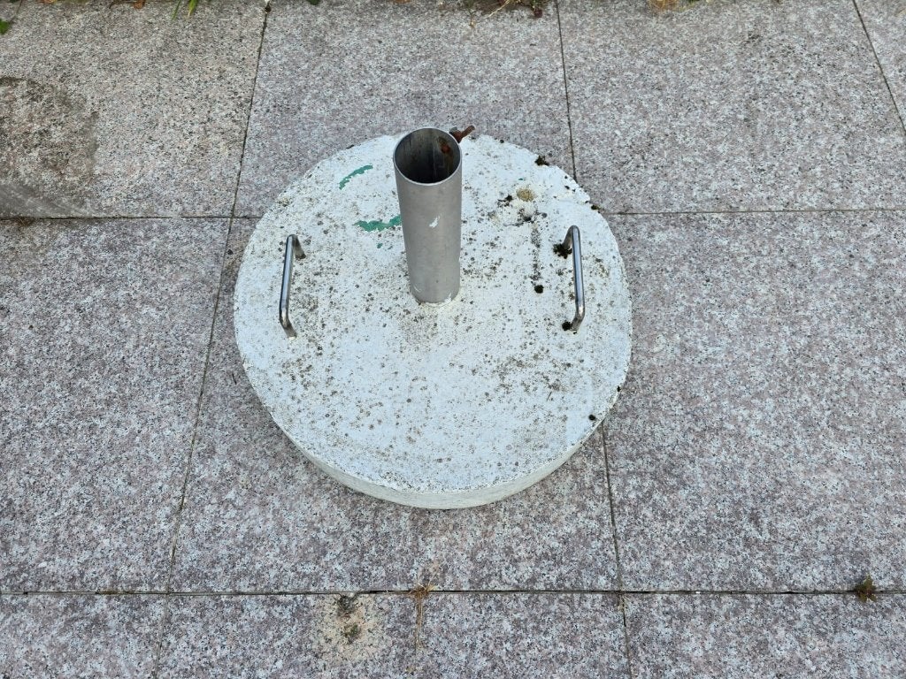 Zware betonnen parasolvoet ±75 kg – Ø 56 cm, Enlèvement, Utilisé, Base de parasol