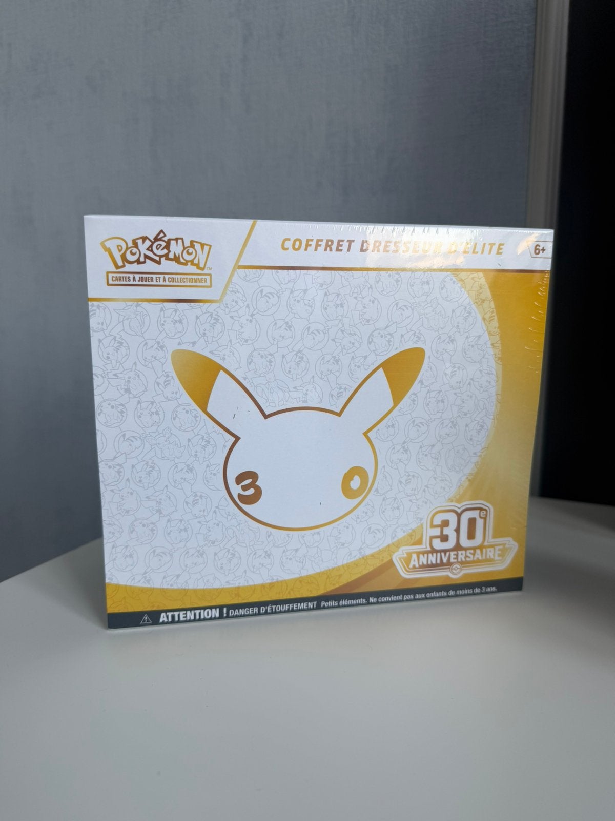 Coffret Pokémon etb 30e anniversaire neuf scellé, Enlèvement, Comme neuf