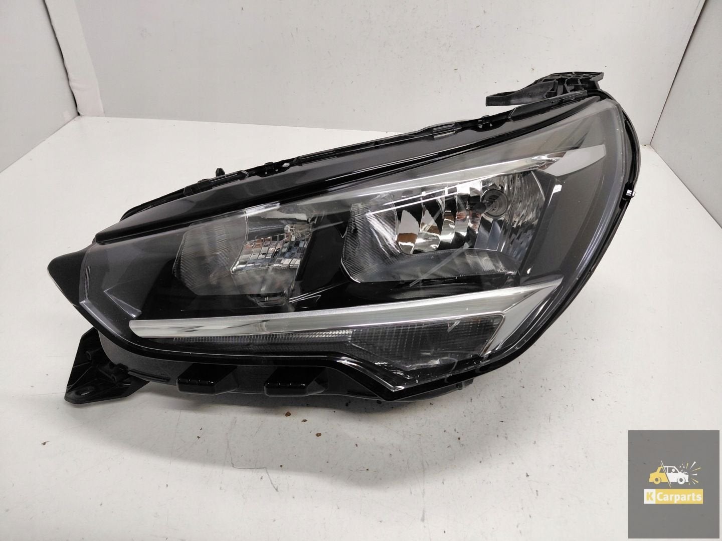 9829465580, Feu arri re gauche normal neuf pour Opel Corsa F, Opel Automobile GmbH, Opel, Bahnhofsplatz 1
65423  Russelsheim am Main, DE