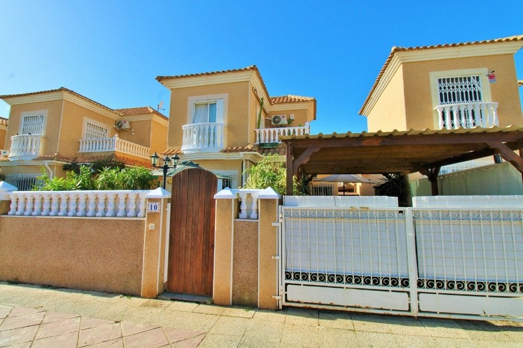 Dichtbij het strand Orihuela Costa Huis met 3 slaapk te koop, Immo, Orihuela Costa, Dorp, Spanje, Woonhuis