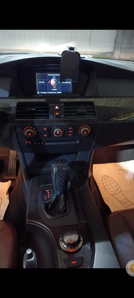 BMW 525, Autos, Cuir, Beige, Carnet d'entretien, 5 portes