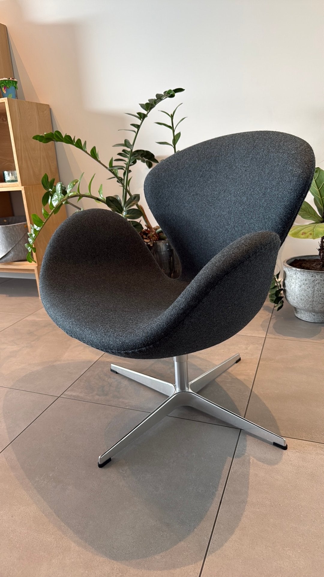 Fritz Hansen Swan Chair, 75 tot 100 cm, Ophalen of Verzenden, Zo goed als nieuw, 75 tot 100 cm