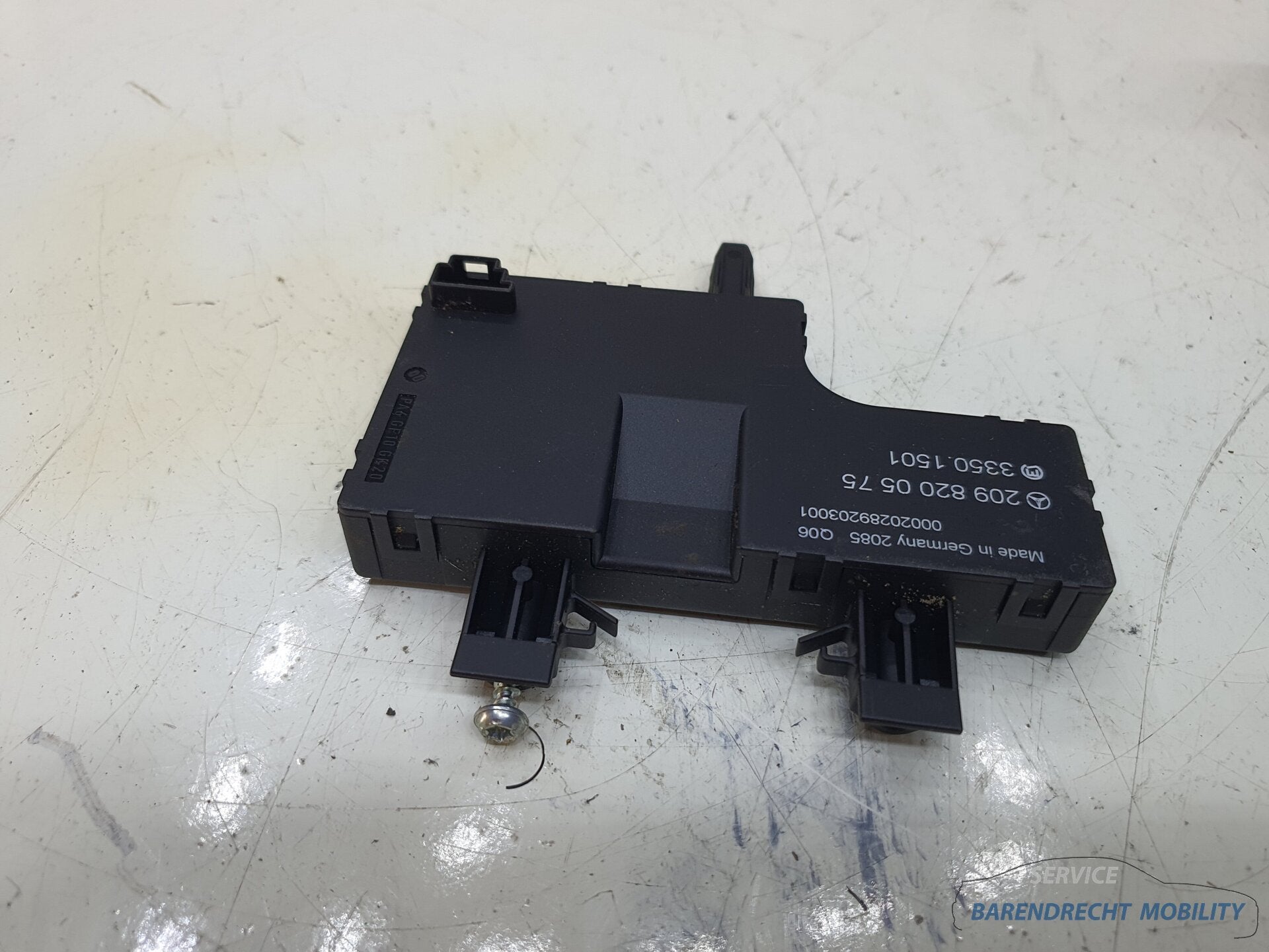 Mercedes W209 C209 CLK keyless go module A2098200575 origine, Gebruikt, Mercedes-Benz AG, Mercedes-Benz, Mercedesstrasse 120
70372  Stuttgart, DE