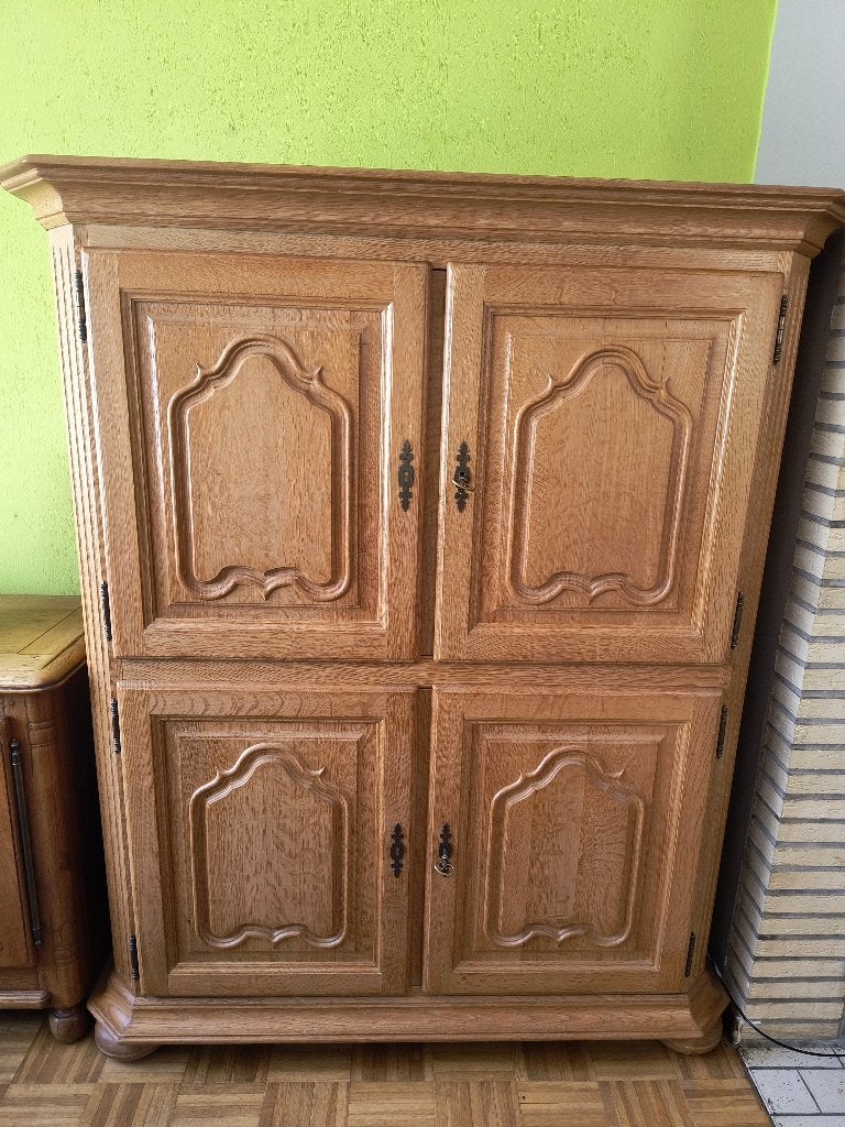 Grote houten klassieke kast - 135x57x160, Antiek en Kunst, Antiek | Meubels | Kasten, Ophalen