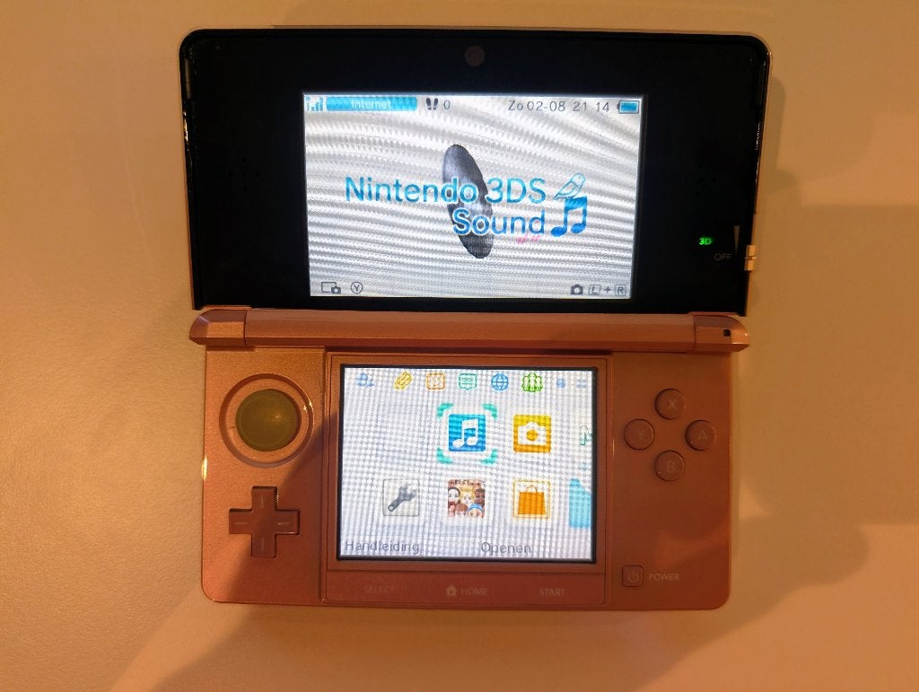 Nintendo 3DS, Games en Spelcomputers, Spelcomputers | Nintendo 2DS en 3DS, Ophalen of Verzenden, Roze, Met beschermhoes of tas