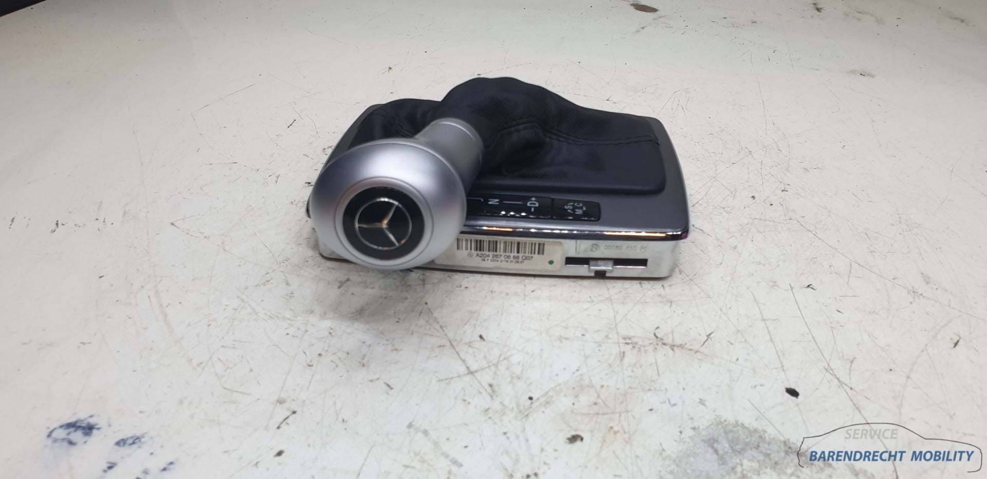 Pommeau de levier de vitesses en aluminium et cuir, 20426724, Mercedes-Benz AG, Mercedes-Benz, Utilisé, Mercedesstrasse 120
70372  Stuttgart, DE
