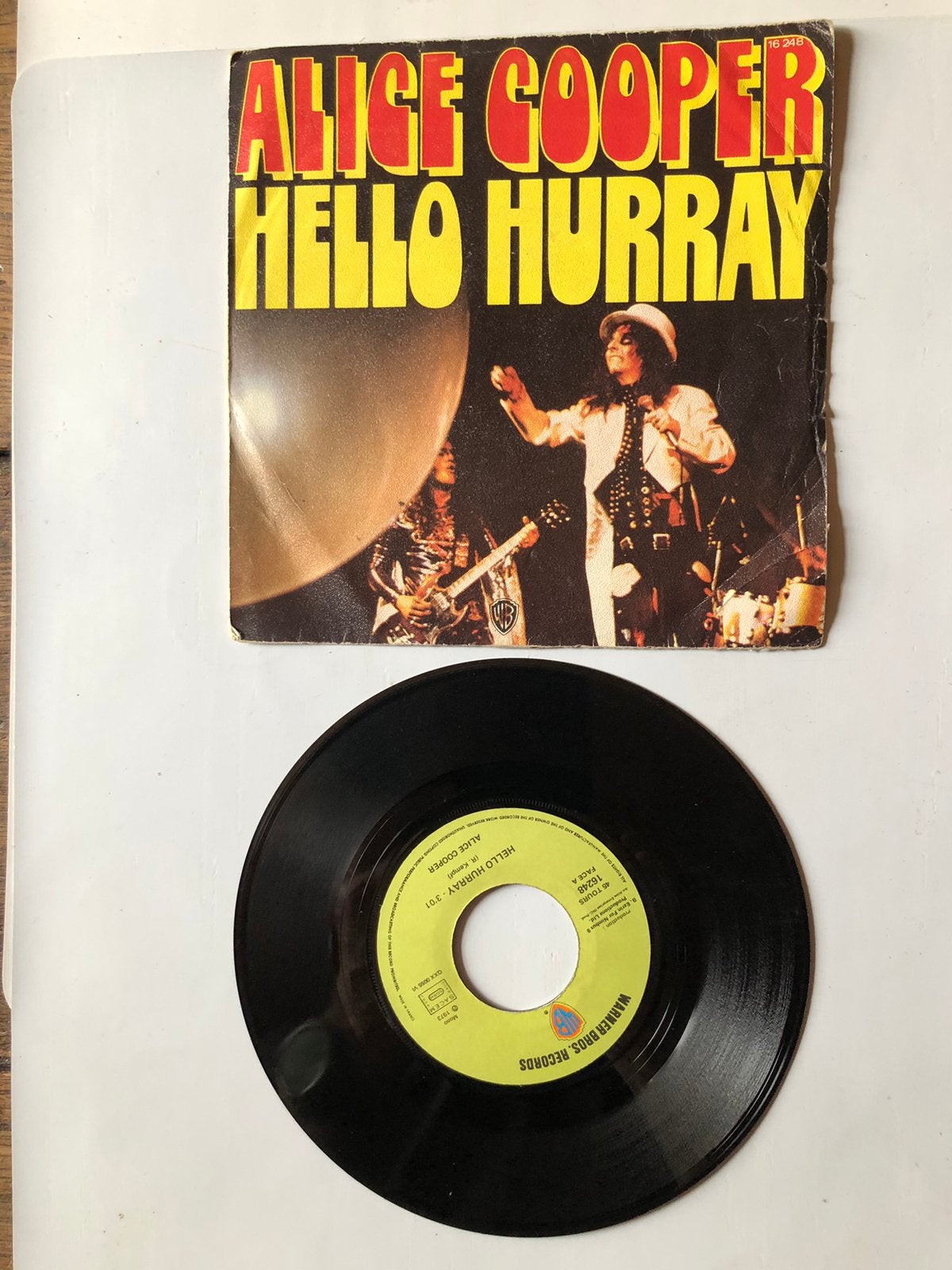 Alice Cooper : Bonjour Hourra (1973), Envoi, Utilisé