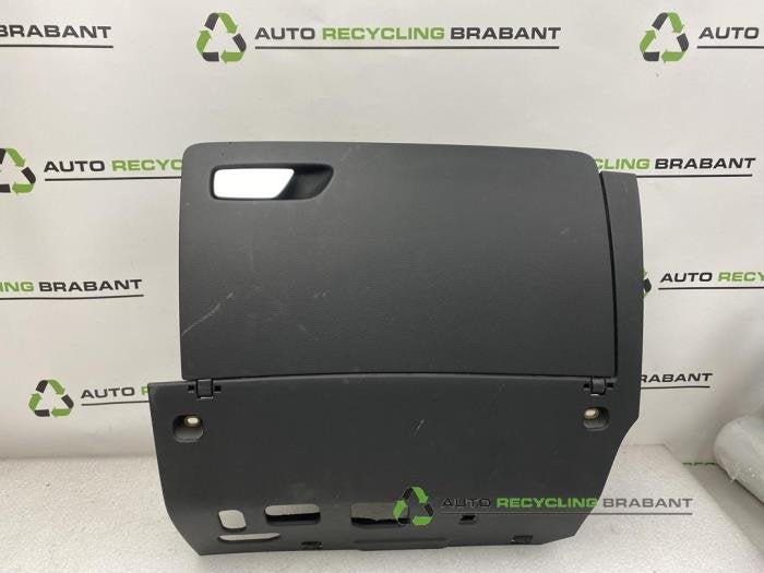 Boîte à gants d'un Audi A3, -, 3 mois de garantie, Utilisé, -