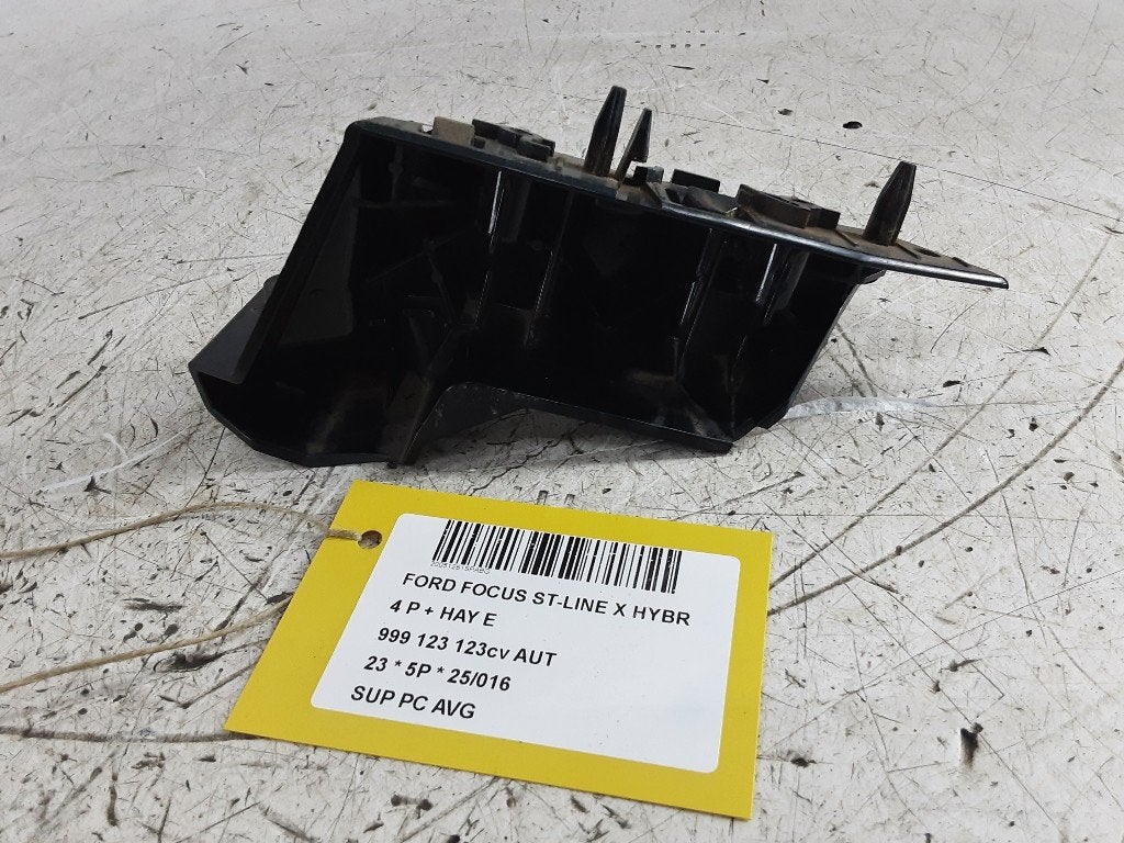 SUPPORT PARE-CHOCS AVANT GAUCHE Ford Focus 4 (JX7B17D959), Henry-Ford-Straße  1
50735  Köln, DE, Ford-Werke GmbH, Kunden@ford.com
