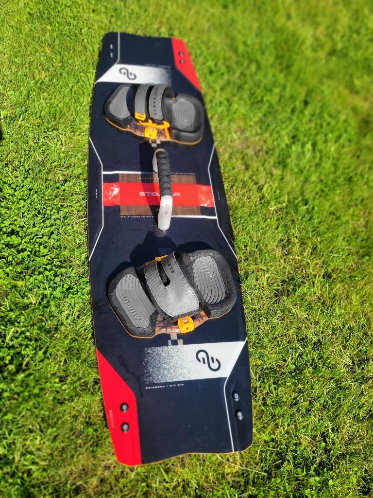 ELEVEIGHT Stellar Kiteboard twintip 133 x 40, Watersport en Boten, Kitesurfen, Twintip, Ophalen, Gebruikt, Kiteboard
