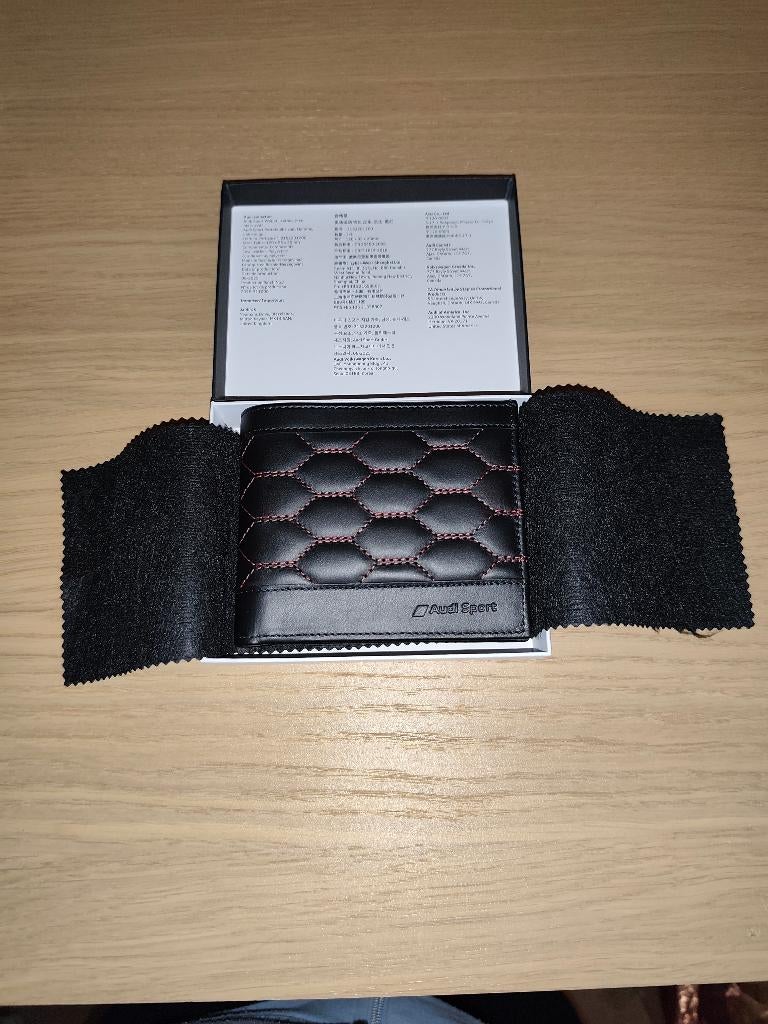 2 Portefeuilles feuille Audi Original, Bijoux, Sacs & Beauté, Porte-monnaie & Portefeuilles, Neuf, Autres marques, Enlèvement