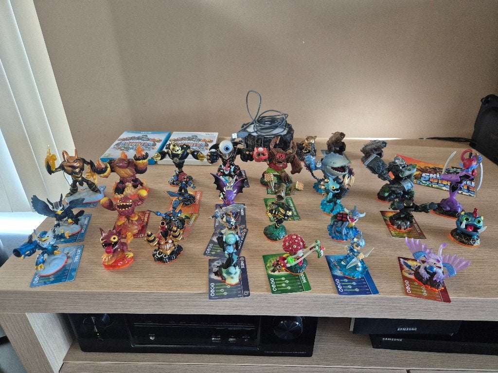 Wii + Wii U Giants: Spel + 31 skylanders + portal, Games en Spelcomputers, Ophalen of Verzenden, Gebruikt
