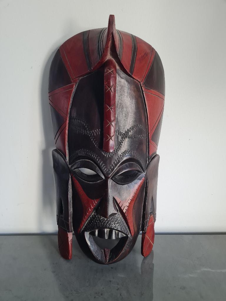 Prachtig handgesneden Afrikaans masker, Ophalen