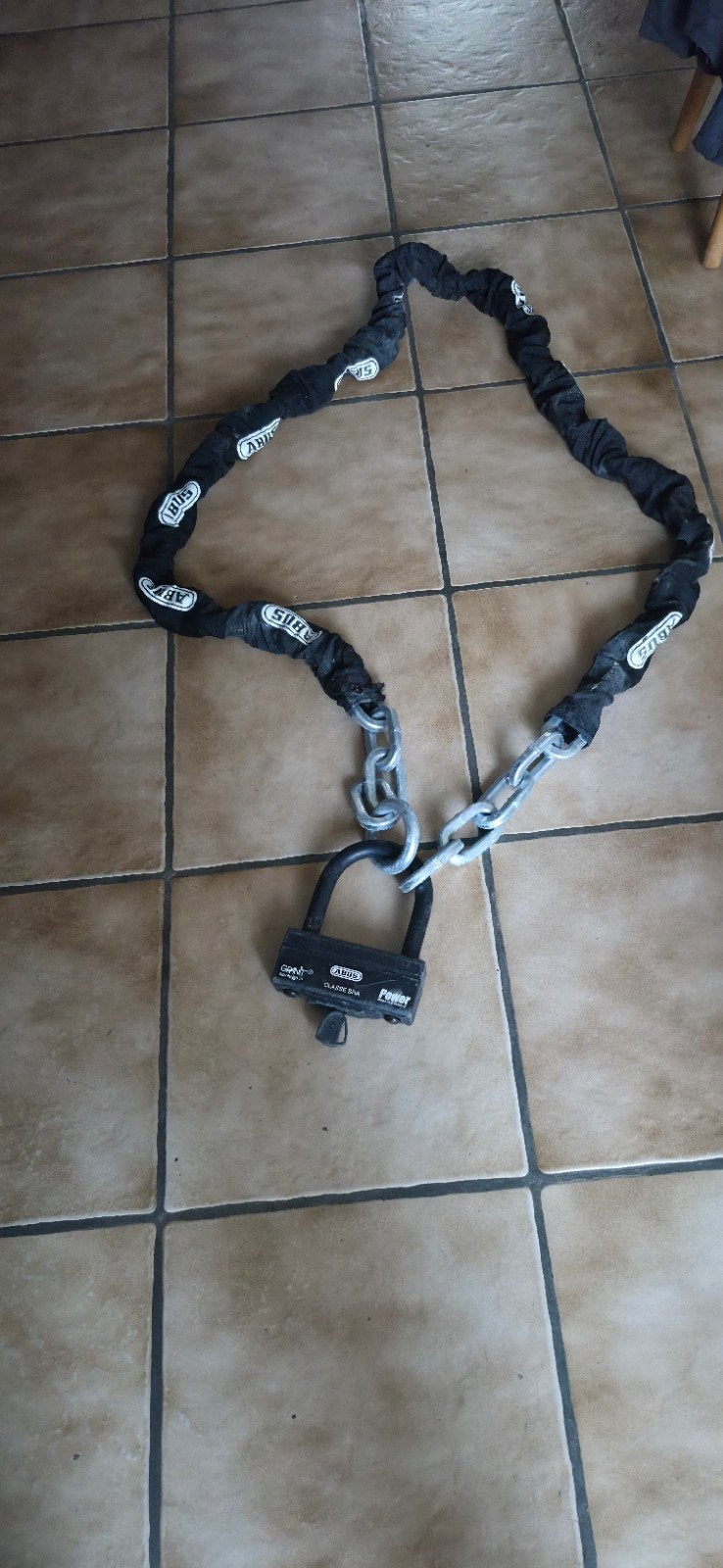 Chaîne ABUS + Antivol 
Je vends u, Enlèvement ou Envoi