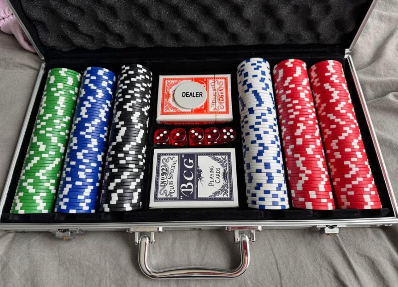 Pokerset, Hobby en Vrije tijd, Vijf spelers of meer, Ophalen, Zo goed als nieuw