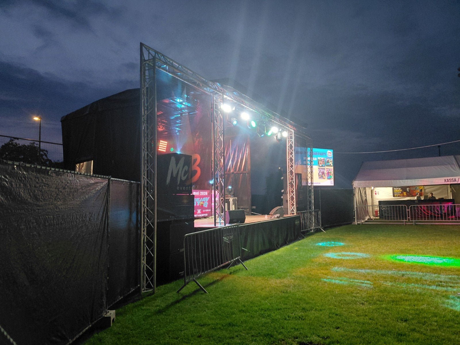 Mobielpodium.te huur .podium.overdekt podium., Audio, Tv en Foto, Overige Audio, Tv en Foto, Ophalen of Verzenden