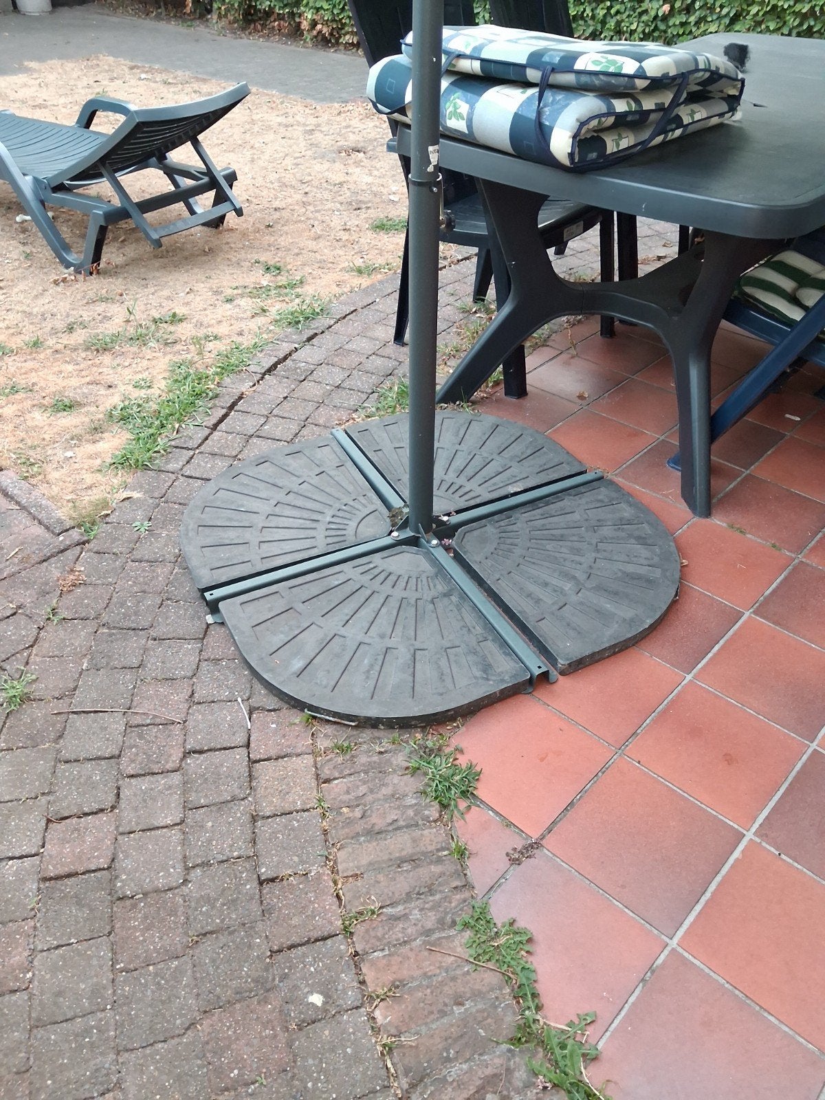 parasol met zonneenergie en lichtjes plus voet, Enlèvement, Comme neuf