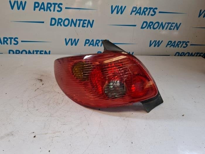 Feu arrière gauche d'un Peugeot 206, -, 3 mois de garantie, Utilisé, -