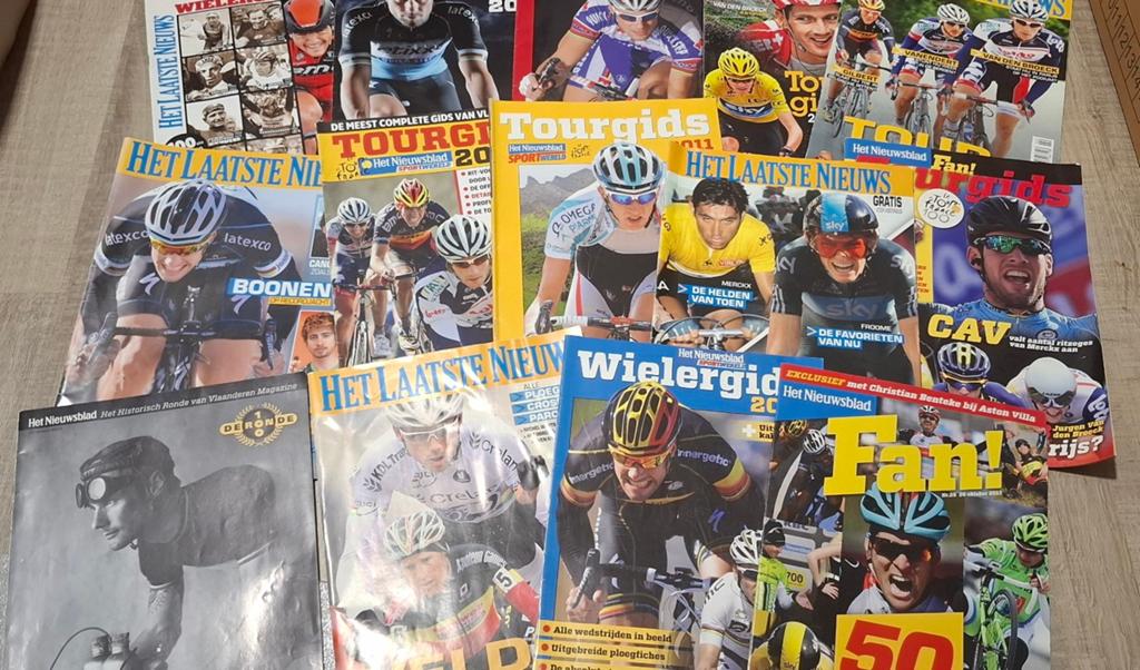 Wielergids +  knipsels, Boeken, Tijdschriften en Kranten, Ophalen of Verzenden, Gelezen, Sport en Vrije tijd