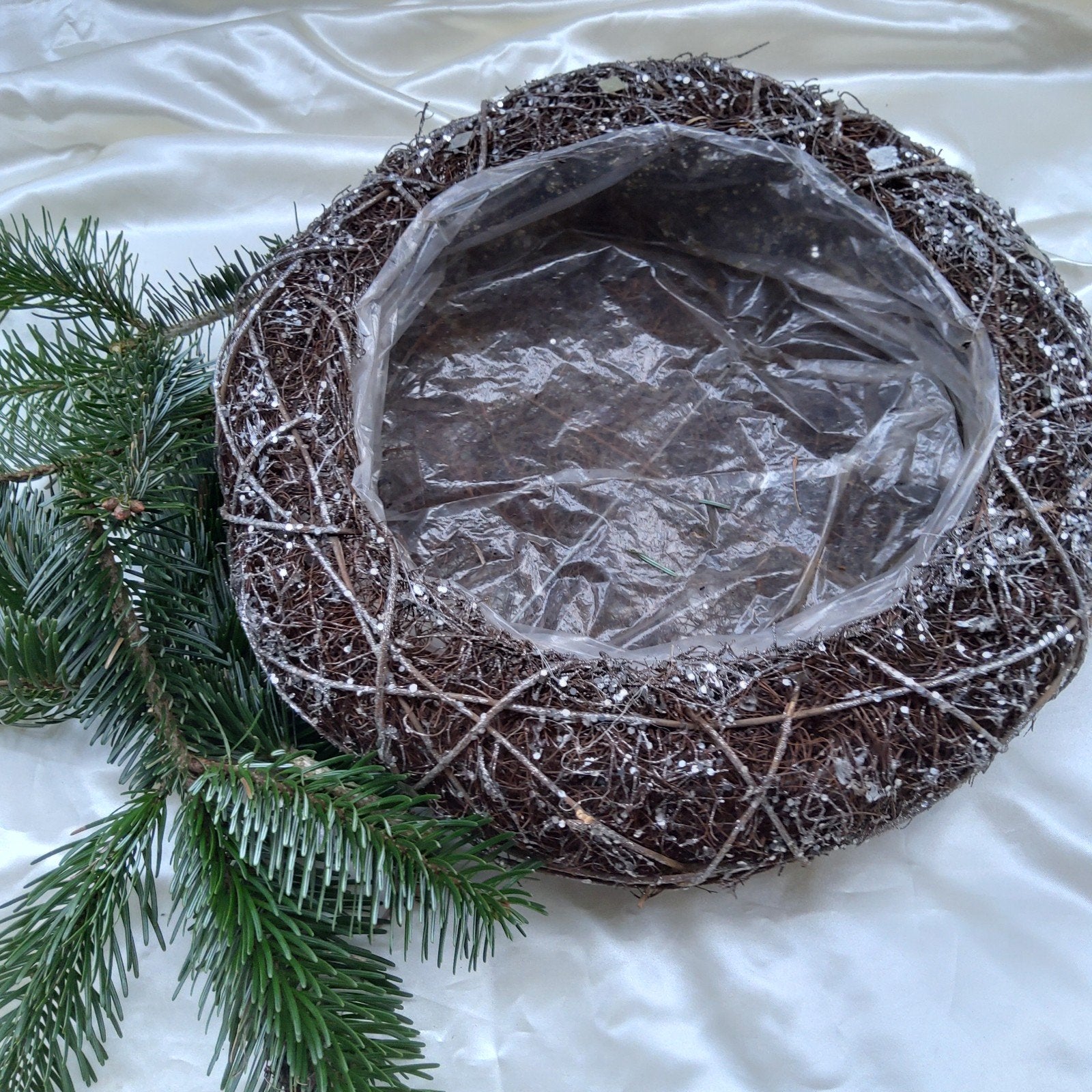 Planten- / kerstkrans met wit-zilveren accenten.(Ø 40 cm), Huis en Inrichting, 40 cm, Gebruikt, Krans, Ophalen of Verzenden