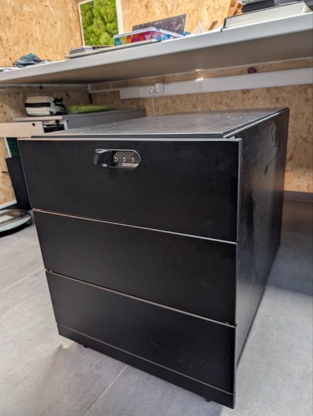 2 Bureauladen aluminium op wielen, Enlèvement, Utilisé, 50 cm, 75 cm