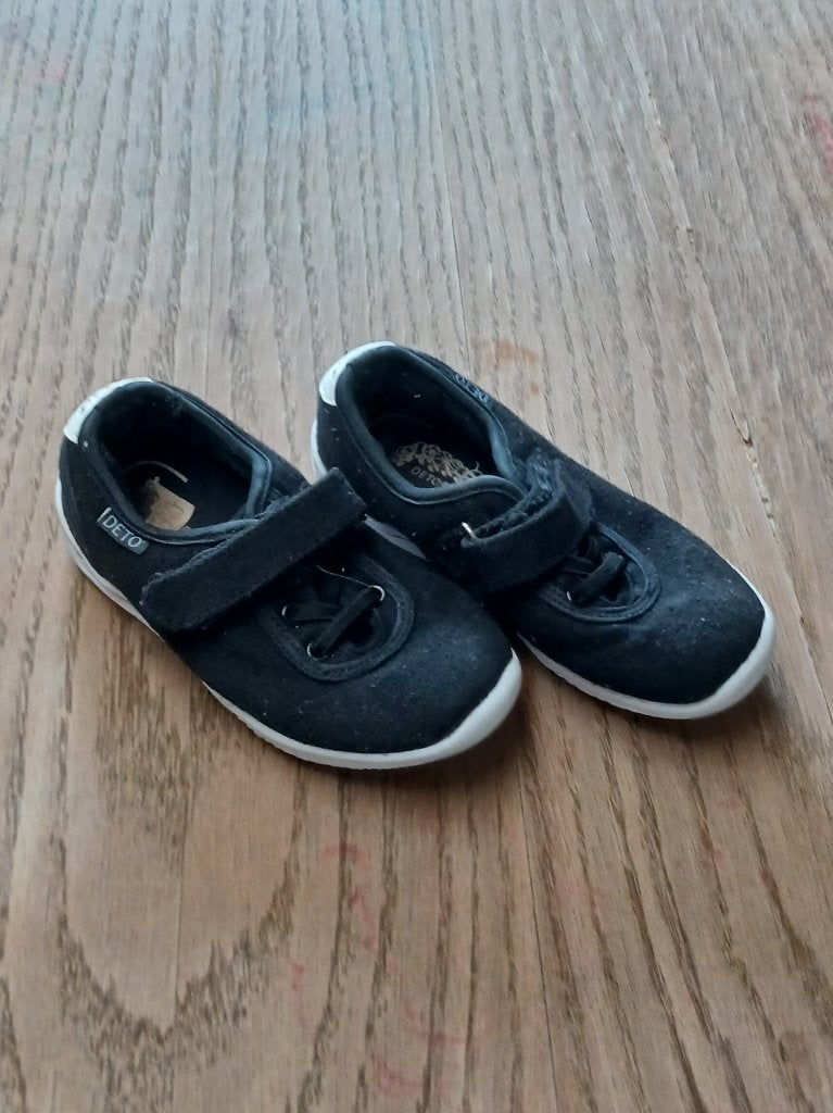 DETO Zwarte Turnpantoffels / Gymschoenen Maat 29, Garçon ou Fille, Enlèvement ou Envoi, DETO, Utilisé
