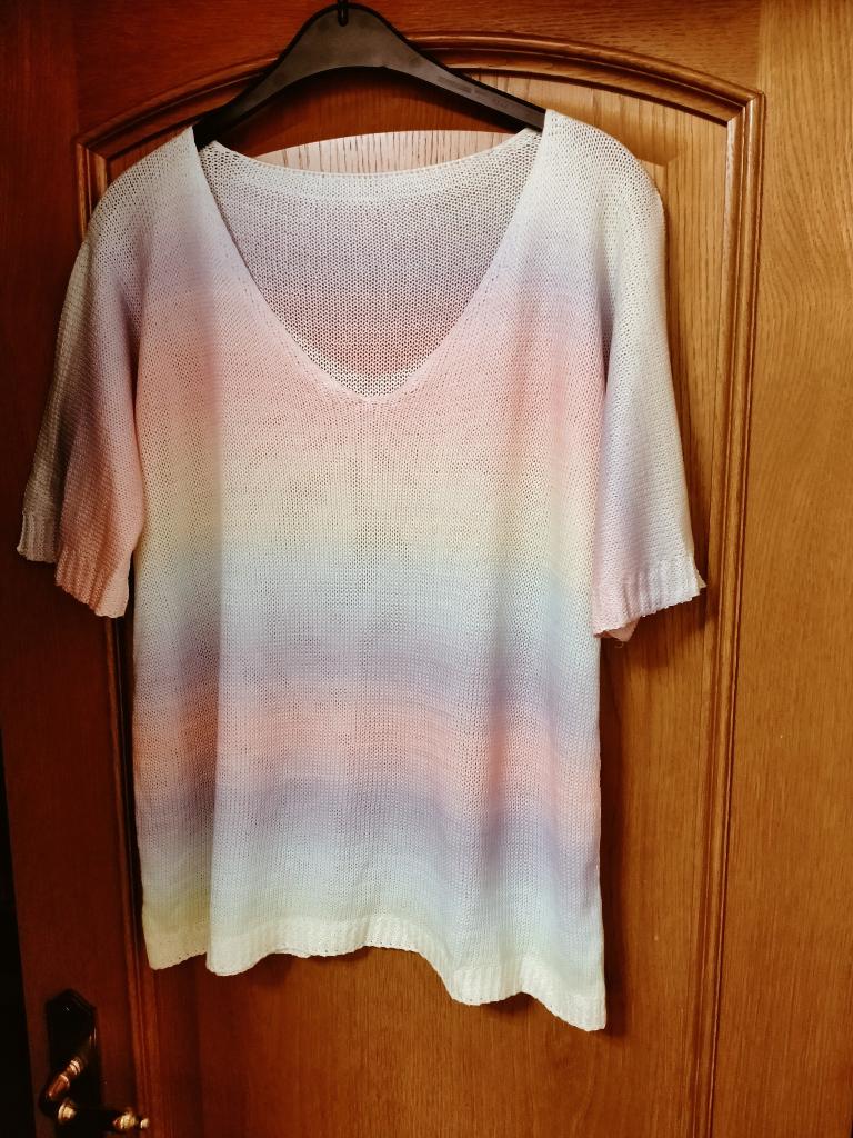 Licht gebreide pull,regenboogkleuren,V-hals,taille unique., Kleding | Dames, T-shirts, Overige kleuren, Maat 42/44 (L), Nieuw