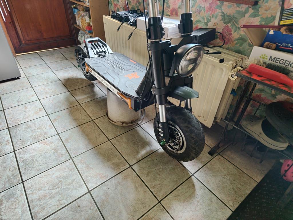 Vends ou échange kukirin G4 max 60v 35ah 1400€ FIXE, Vélos & Vélomoteurs, Trottinettes, Enlèvement