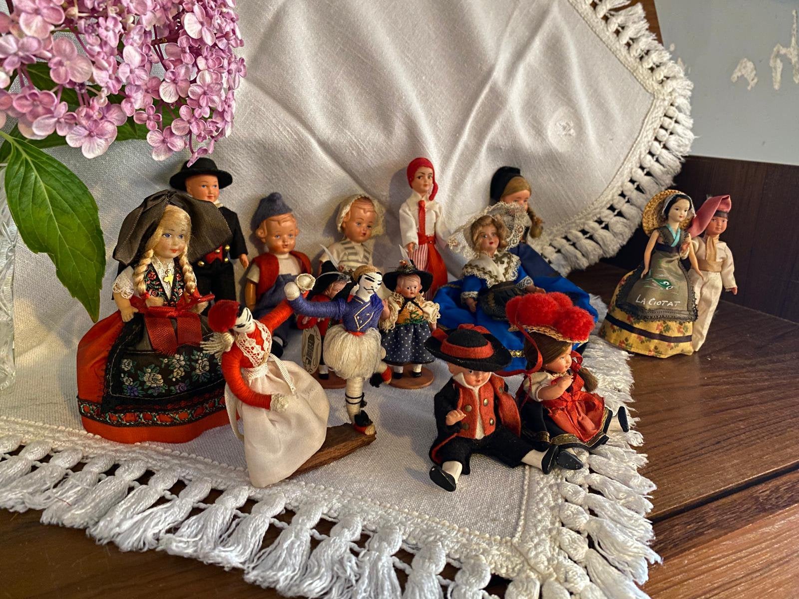 Verzameling vintage klederdrachtpopjes(13-delig)–Jaren 50/60, Ophalen, Zo goed als nieuw, Pop