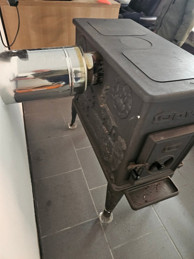 Hout kachel + rookafvoer + hout, Gebruikt, Houtkachel, Ophalen of Verzenden, Vrijstaand