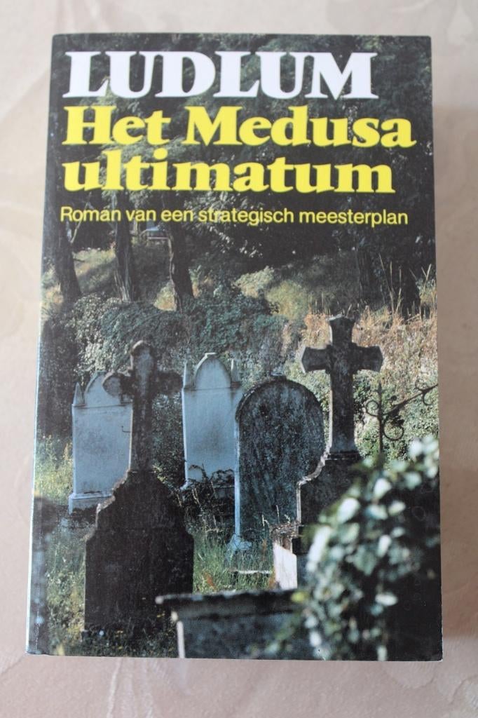 Ludlum - Het Medusa ultimatum, Gelezen, Ophalen of Verzenden, Nederland, Robert Ludlum