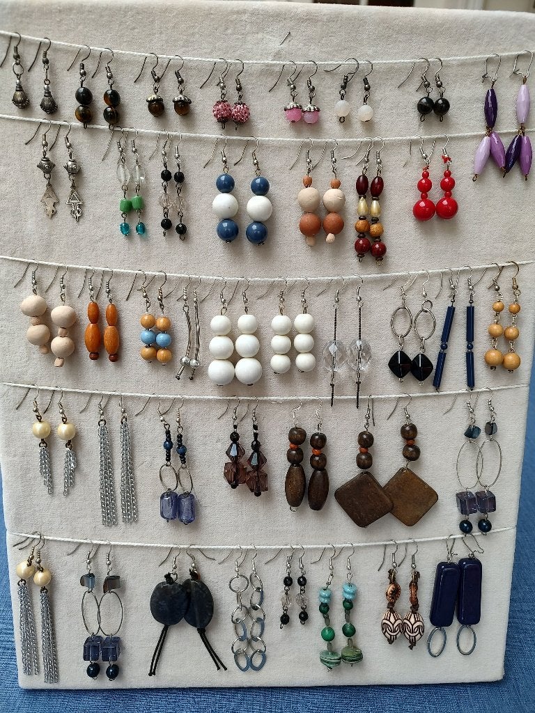 oorbellen op display, 40 paar, Autres couleurs, Comme neuf, Enlèvement, Autres matériaux