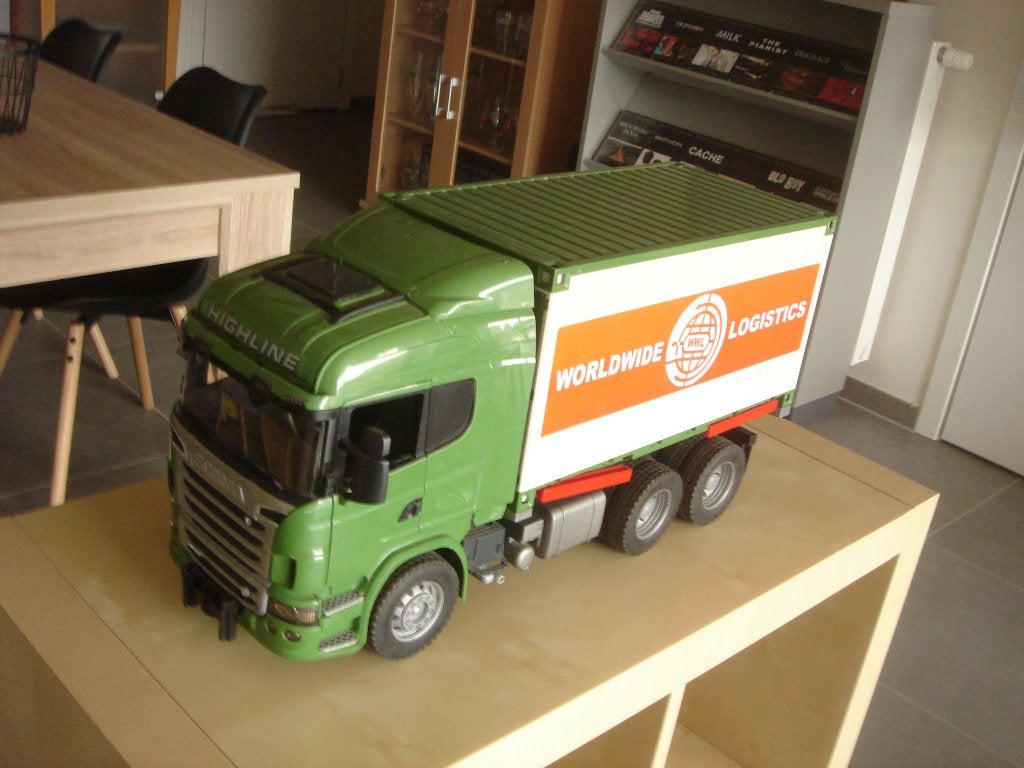 schaal model Scania V8, Ophalen, Zo goed als nieuw