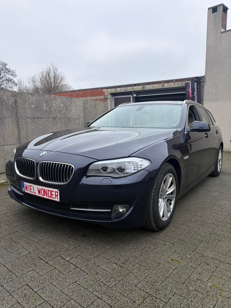 BMW 520i, Toit panoramique à essence, Cuir, Euro 5, Beige, Entreprise