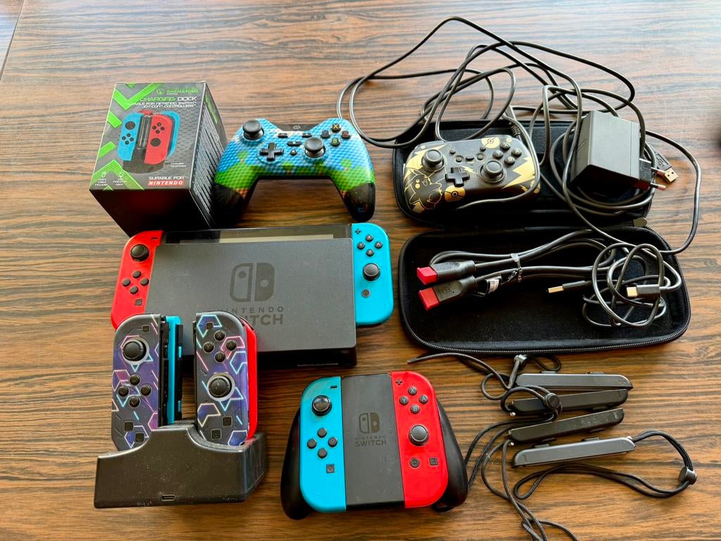 Nintendo switch + accessoires + 2 jeux, Consoles de jeu & Jeux vidéo, Consoles de jeu | Nintendo Switch, Enlèvement, Comme neuf