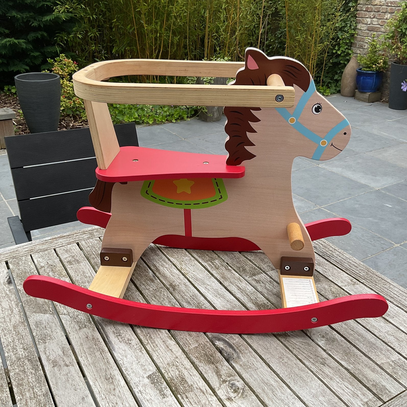 Houten hobbelpaard met rugleuning, Ophalen, Zo goed als nieuw