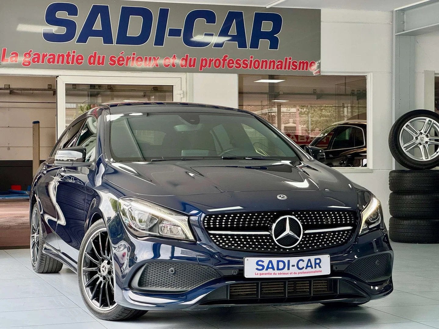Mercedes-Benz CLA-Klasse 180 AMG LINE PACK NIGHT Etat Neuf F, Auto's, 122 pk, Gebruikt, 4 cilinders, Blauw