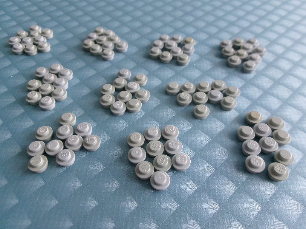 100 assiettes Lego rondes gris clair, Enlèvement ou Envoi, Lego, Utilisé, Briques en vrac