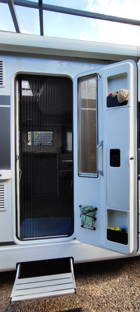 CARADO T459 Pro plus -  180pk -  9-trapsautomaat, Caravans en Kamperen, Automaat, ABS, Fiat, 7 tot 8 meter