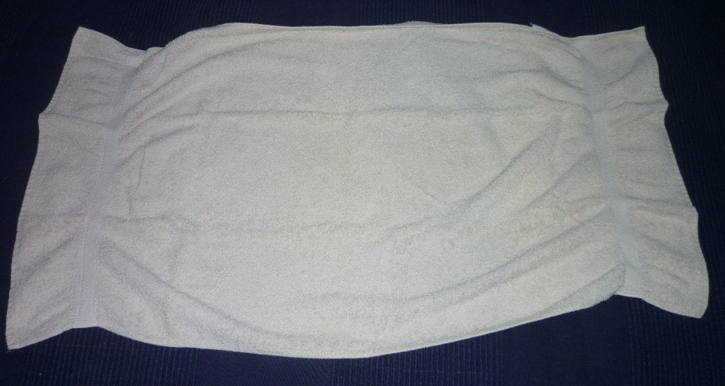 E6. Serviette de bain Besana (Italie) 85  50 cm, Beige, Maison & Meubles, Enlèvement ou Envoi, Utilisé, Beige, Serviette