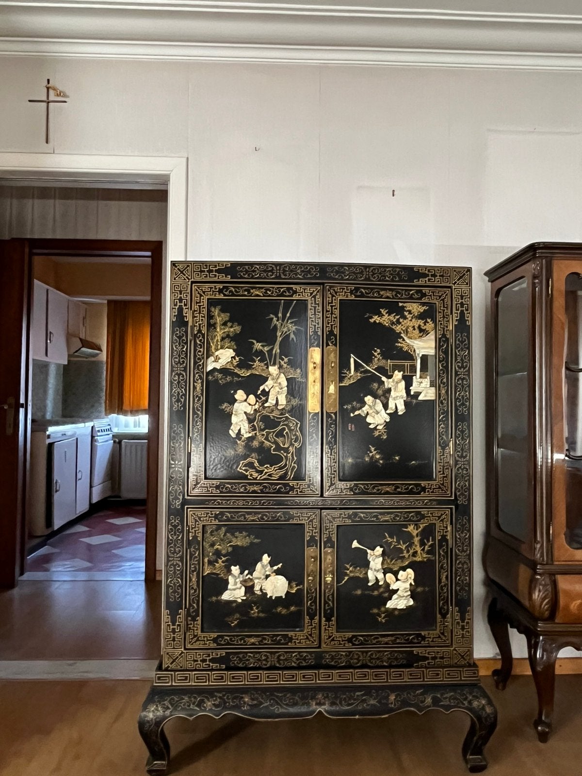 Chinese kast, Enlèvement