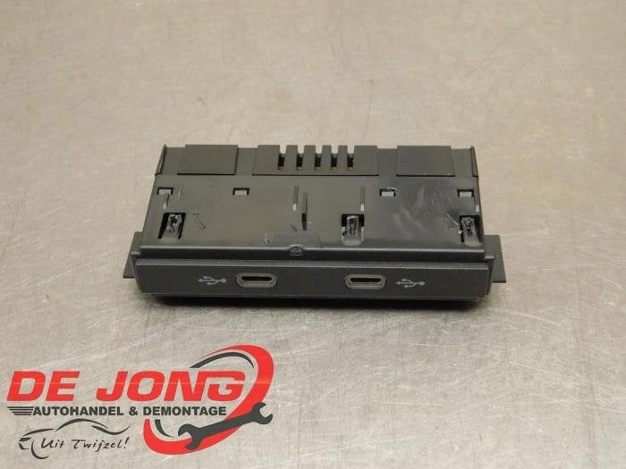 AUX/USB aansluiting van een Cupra Born, Gebruikt, -, -, Ophalen of Verzenden