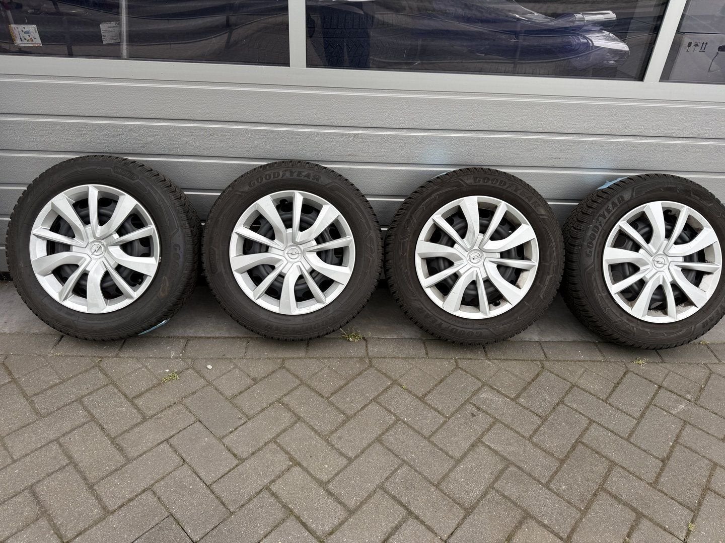 15 inch Opel Corsa e Peugeot Partner velgen winterbanden, Autos : Pièces & Accessoires, 15 pouces, Pneus et Jantes, Pneus hiver