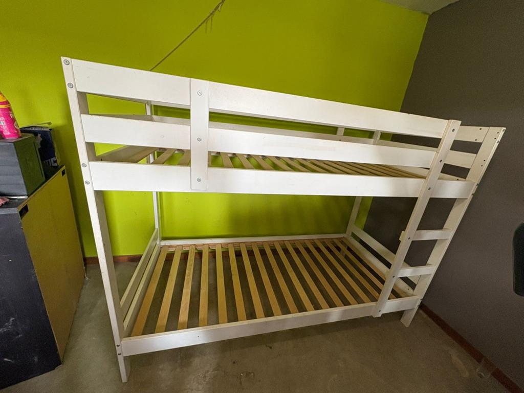 Ikea stapelbed MYDAL : volledig hout wit gelakt, Ophalen, Stapelbed