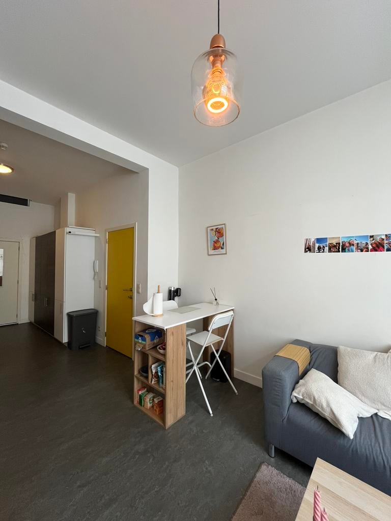 Hoog tafeltje + twee krukken, Huis en Inrichting, Ophalen, Zo goed als nieuw