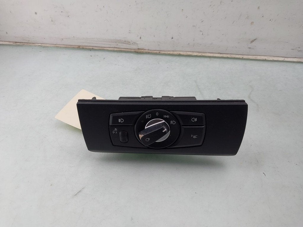 LICHTSCHAKELAAR BMW X6 (E71 / E72) (|9134727|61319134727|), Gebruikt, BMW, Petuelring 130
80809  München, DE, Bayerische Motoren Werke AG